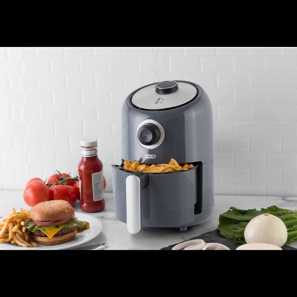 Dash™
Compact Air Fryer